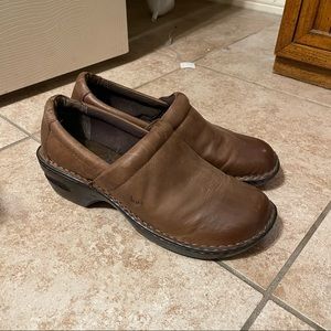 nwot BORN Leather brown slip on clogs